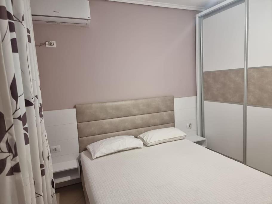 Two Suns Apartament Sarandë Exterior foto
